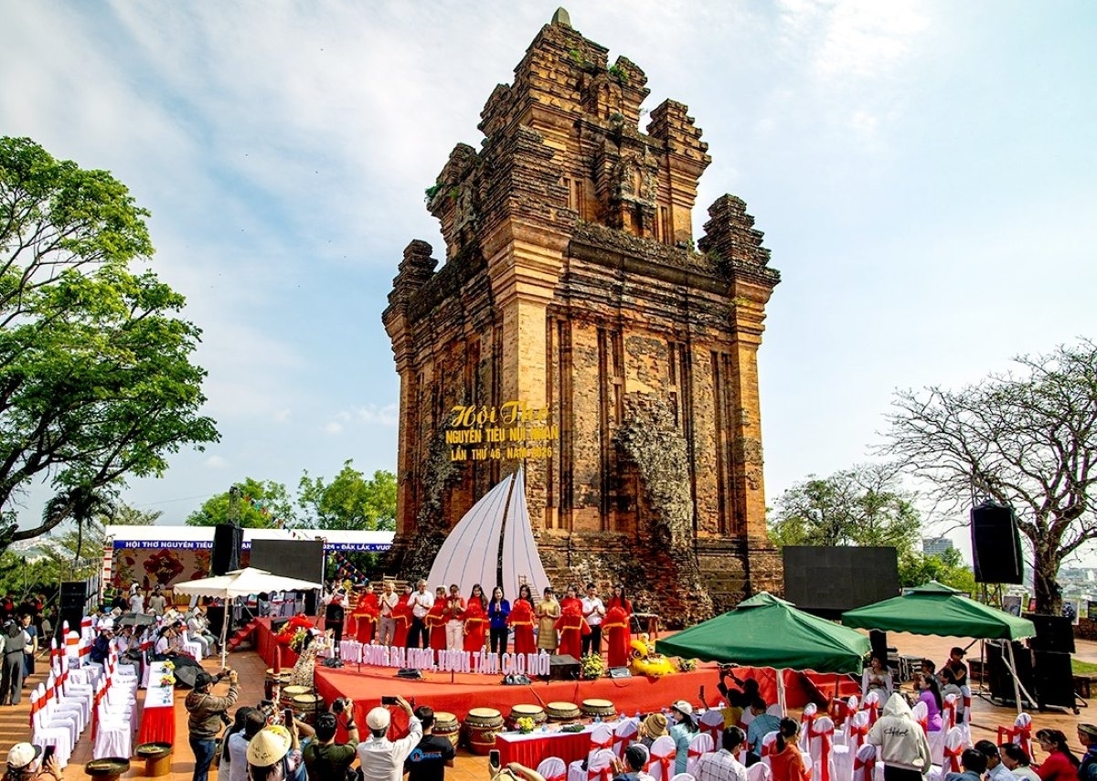 Những năm gần đây, khuôn viên Tháp Nhạn được chỉnh trang, mở rộng, tạo thuận lợi cho người dân và du khách tham quan, trải nghiệm. Ảnh: H Xíu/VOV-Tây Nguyên