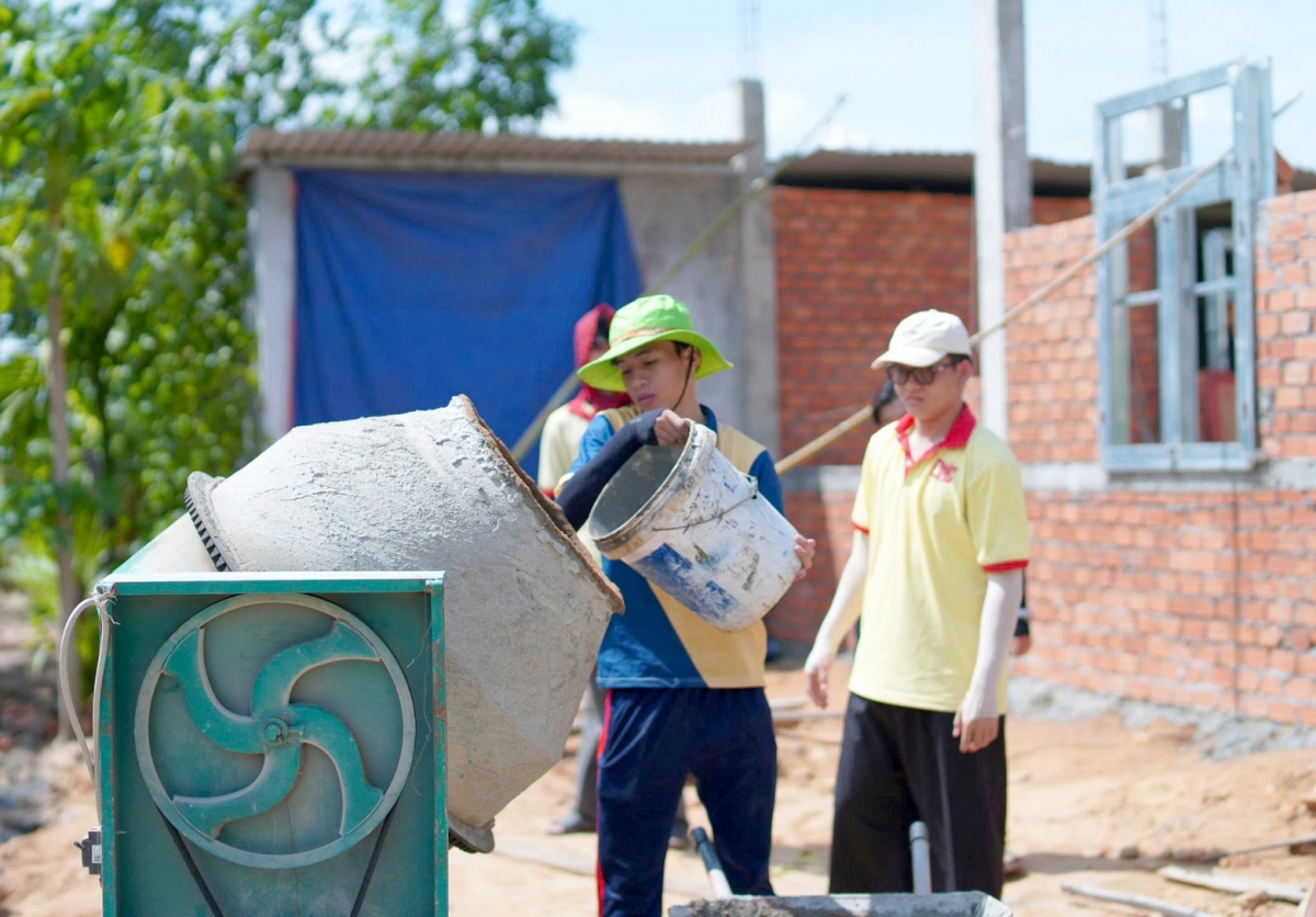 Mâu hơnăm ối nếo pleăng hnoăng tơná veăng kơjo kum rơnêu hngêi ăm kuăn pơlê