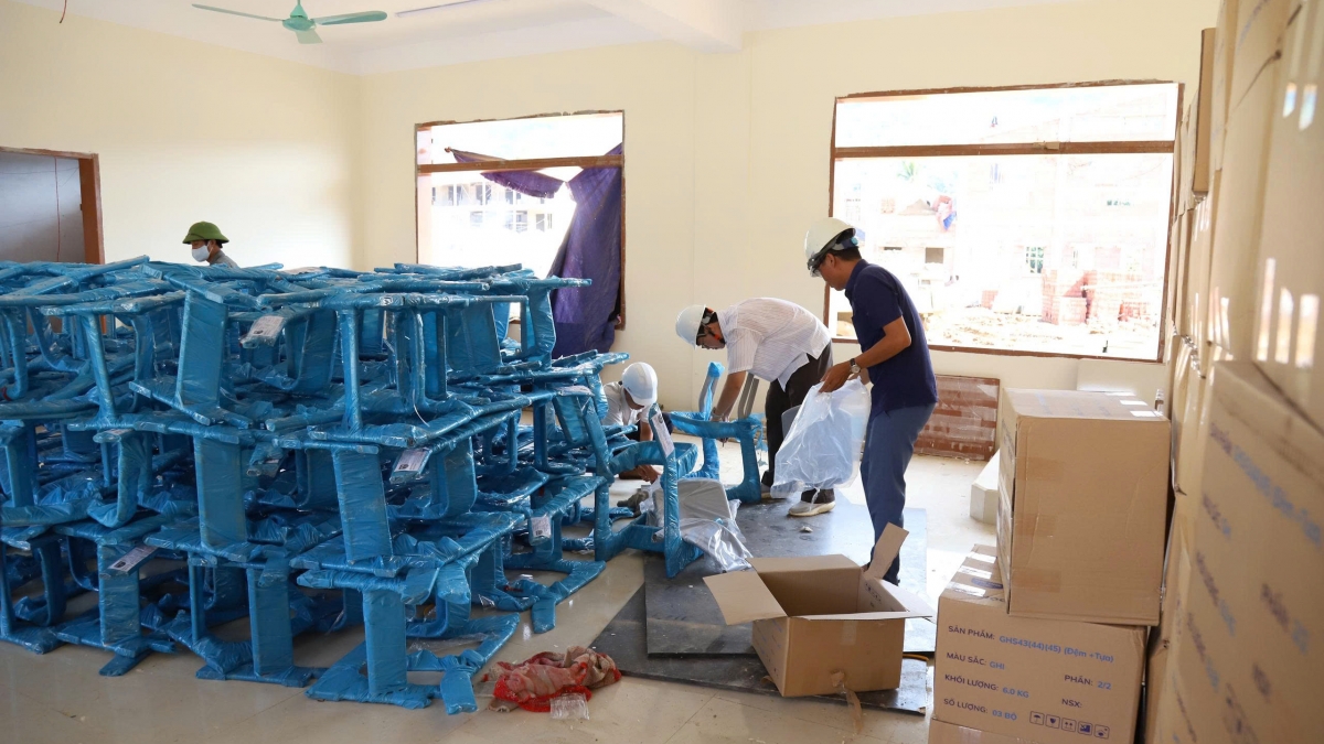 Thiết bị giáo dục đã được tập kết sẵn sàng phục vụ năm học mới tại Trường nội trú liên cấp TH-THCS xã Mường Hung, tỉnh Sơn La. Ảnh: Lê Hạnh.