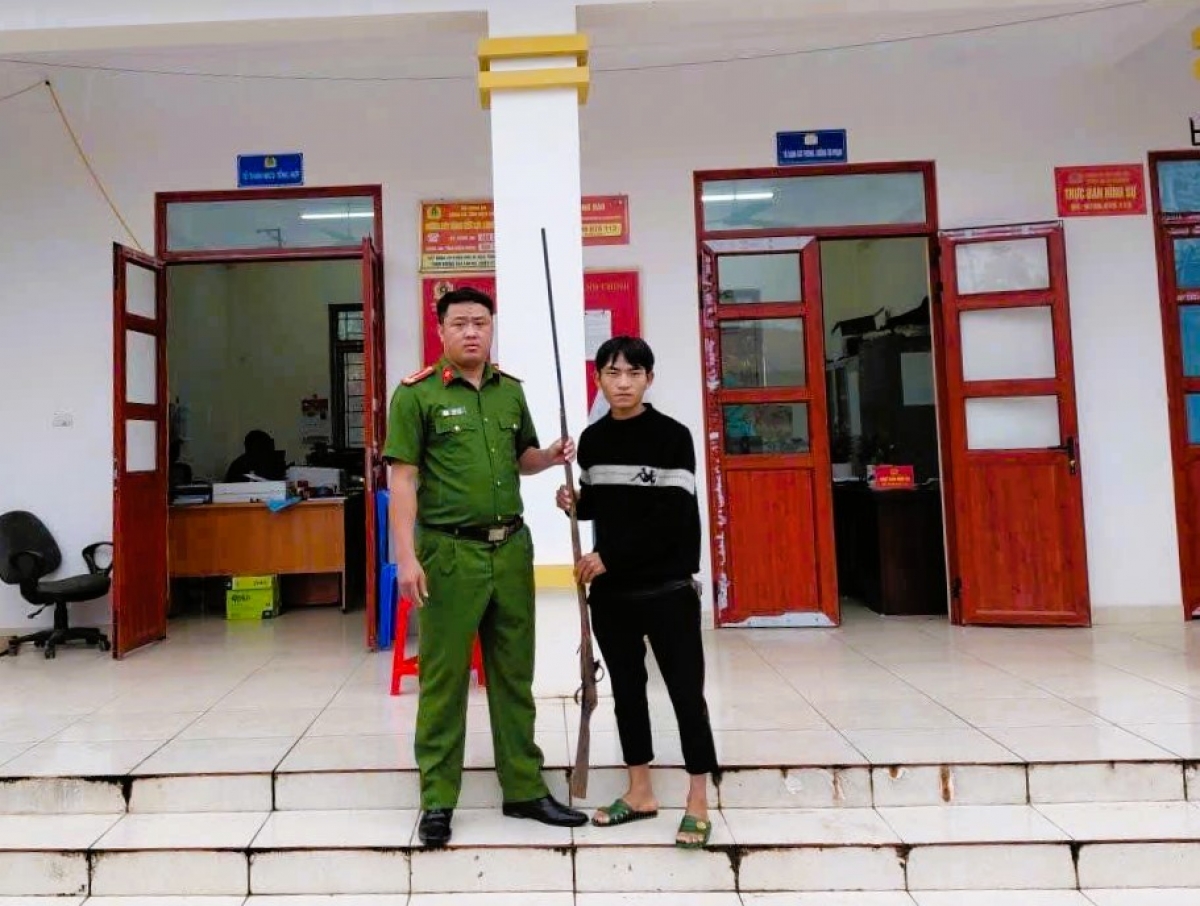 Thông qua công tác tuyên truyền, người dân đã đến giao nộp vũ khí. Ảnh: Vũ Lợi/VOV Tây Bắc
