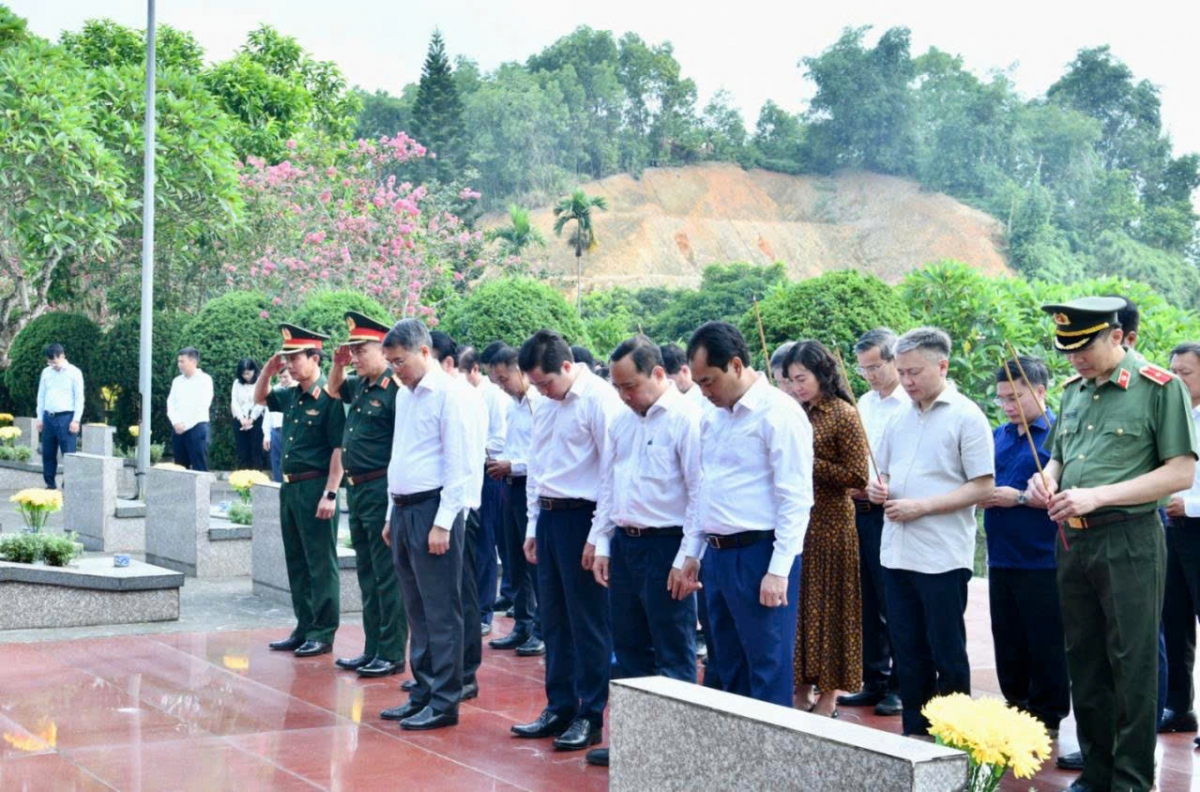 Khua dêh čar hrŏm grup khua mua gơnong dlông nao h’ŭ tơhan djai pơsăn drơi yua kơ lŏn ia ƀơi Lào Cai