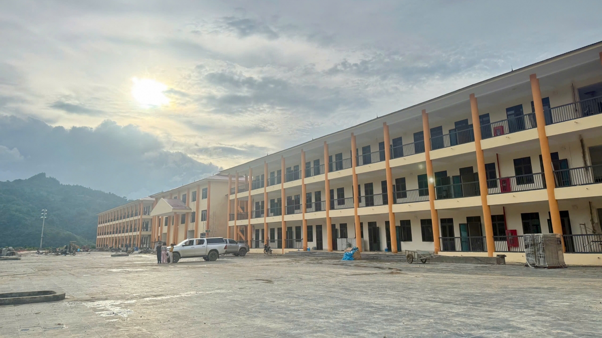 Trường nội trú liên cấp xã biên giới Lóng Phiêng đã hoàn thành trên 94% khối lượng. Ảnh: Lê Hạnh.