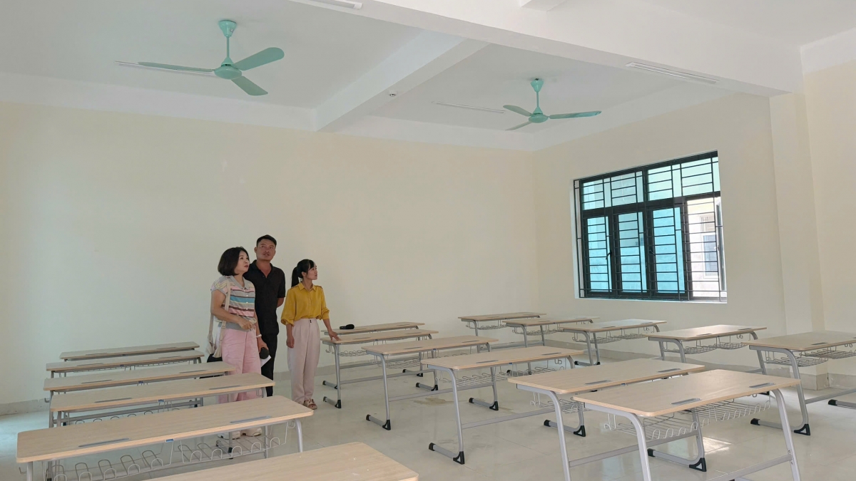 Trang thiết bị phục vụ giảng dạy, học tập đã được lắp đặt. Ảnh: Lê Hạnh.