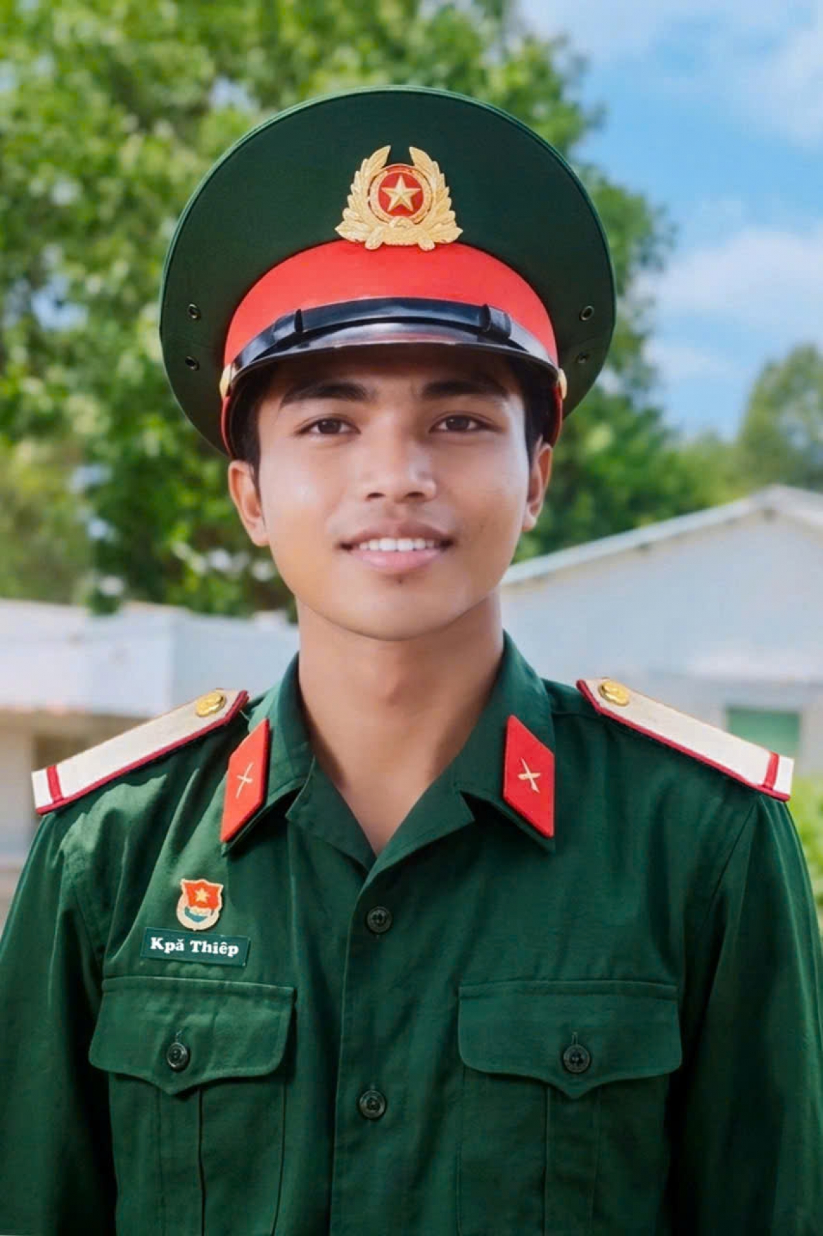 Thượng sĩ Kpă Thiêp quả cảm cứu 2 người dân xã Ia Ko, tỉnh Gia Lai.