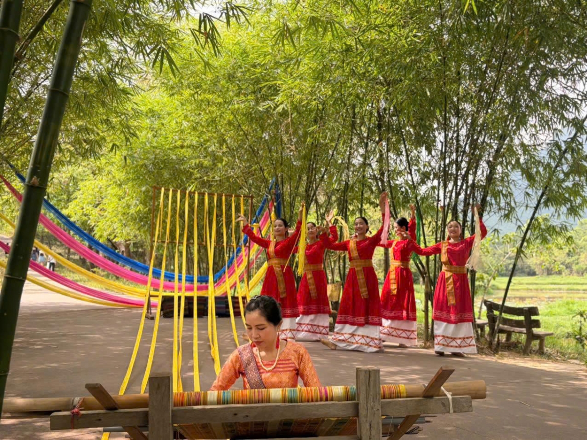 Nhiều hoạt động trình diễn nghề truyền thống và biểu diễn nghệ thuật Chăm phục vụ du khách