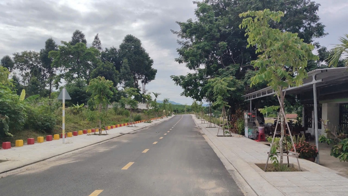 Đường thôn xóm ở xã Ba Vinh, huyện Ba Tơ khang trang, đẹp đẽ. Ảnh: Thành Long/VOV Miền Trung
