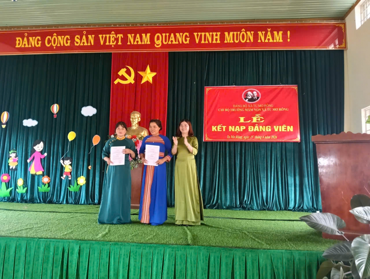 Lễ kết nạp đảng viên ở miền núi Quảng Ngãi