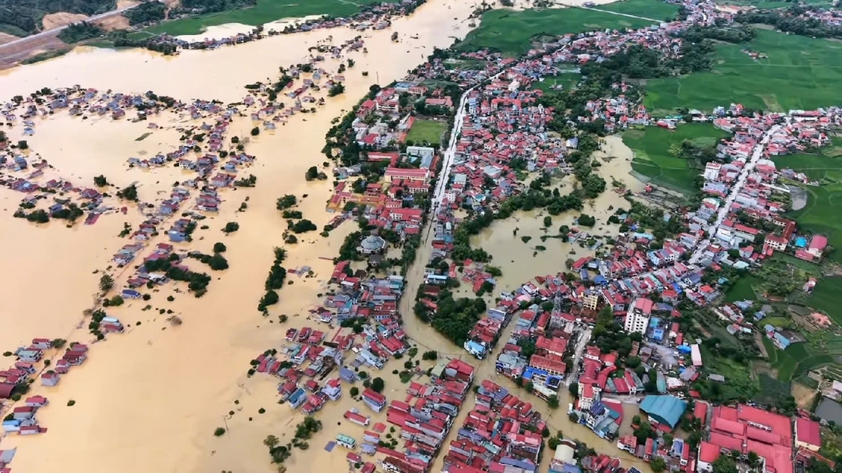 Toàn cảnh khu dân cư và diện tích sản xuất bị nước lũ bao vây tại xã Thất Khê, tỉnh Lạng Sơn. Ảnh: Người dân cung cấp