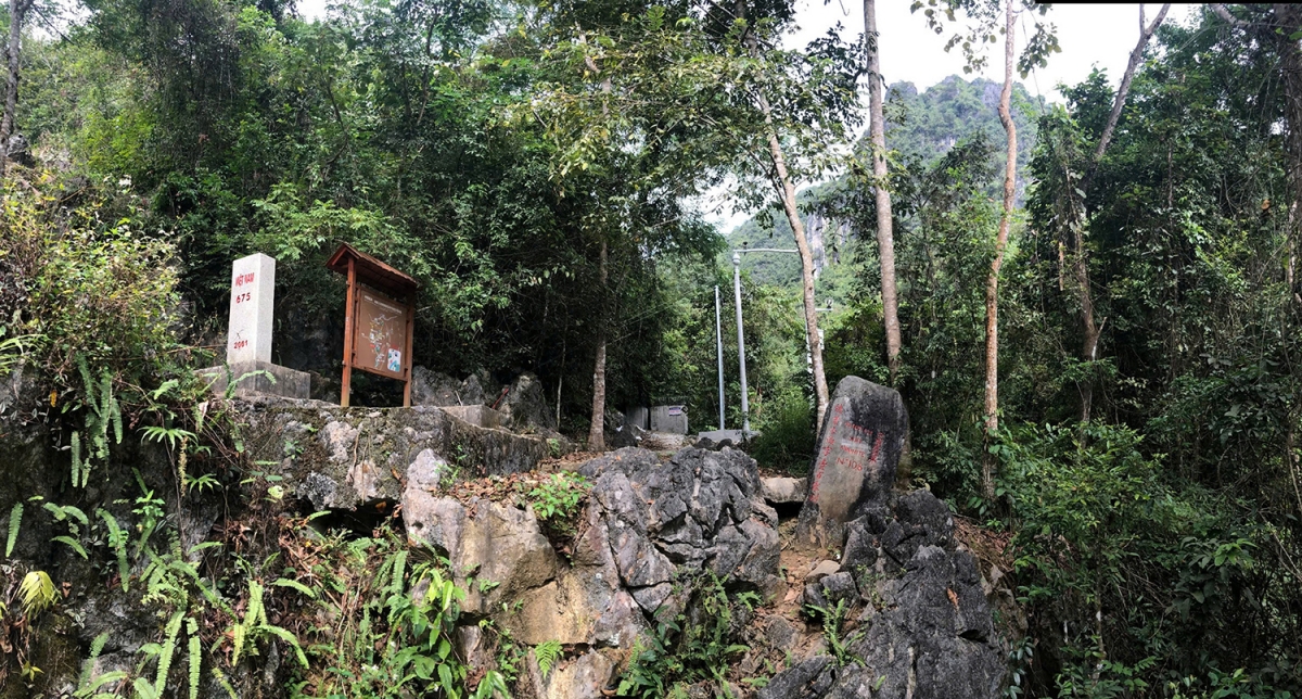 Cao Bằng  là vùng đất đã ghi những dấu ấn đặc biệt trong lịch sử cách mạng Việt Nam. Suối Lê-nin, núi Các-mác, lán Khuổi nặm... tất cả đều là những biểu tượng của ý chí độc lập, của niềm tin và khát vọng giải phóng dân tộc