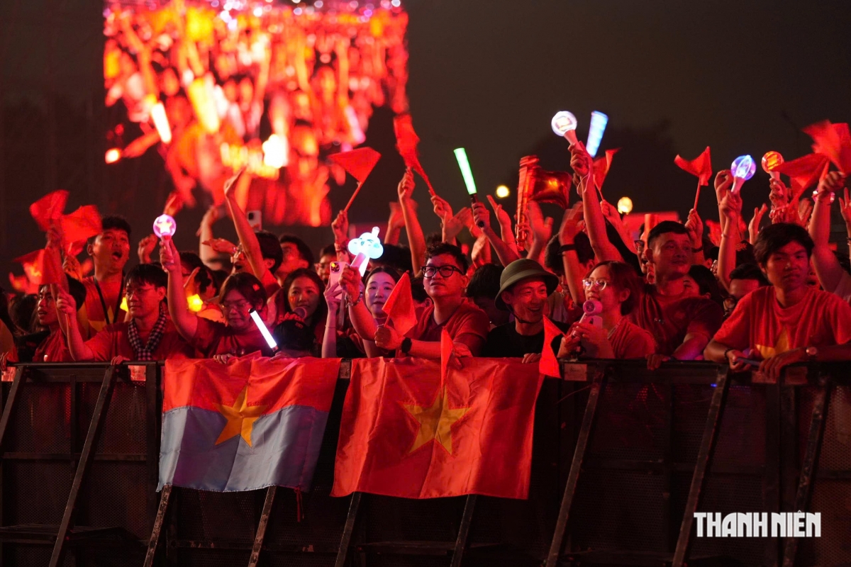 40.000 urang hu mbaok tame danak dak seni chinh luan “Negar dalam hatai”
