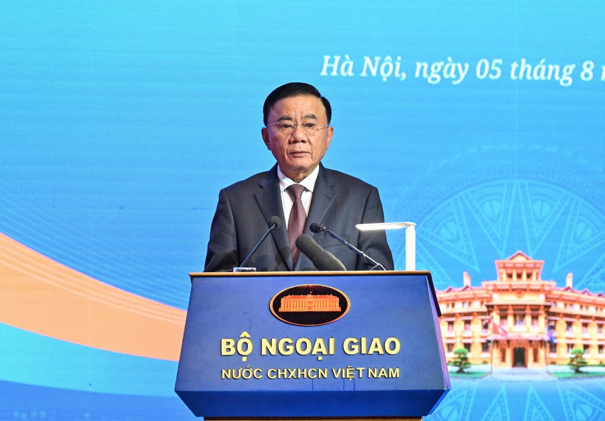 
Kơdră chĕp kơ̆l pơgơ̆r Ban Bí thư Trần Cẩm Tú pơma pơgơ̆r tơ̆ ‘măng hop akŏm