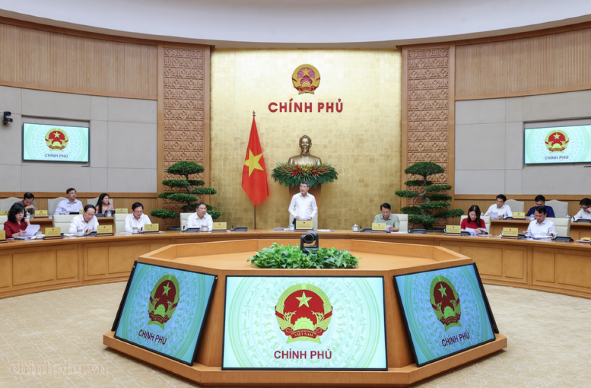 
Thủ tướng teh đak bơ̆n Lê Minh Hưng pơgơ̆r hop akŏm
