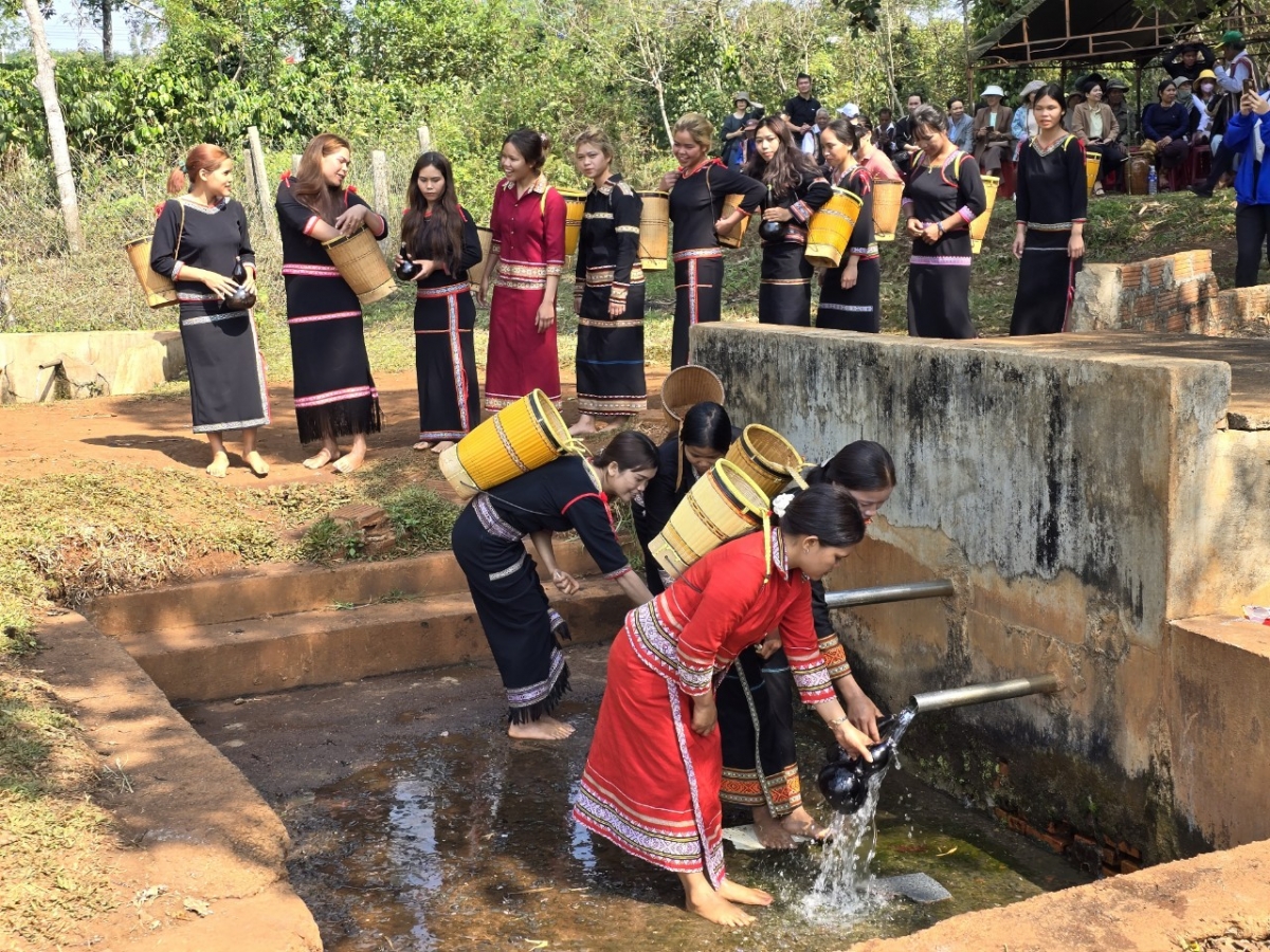 Hâi kố, hên kơno têa dế châ mơ’no liăn mơjiâng pro lế lĕm, vâi krâ-nhŏng o xuân ối pơtối rak vế túa mơdĭng mê
