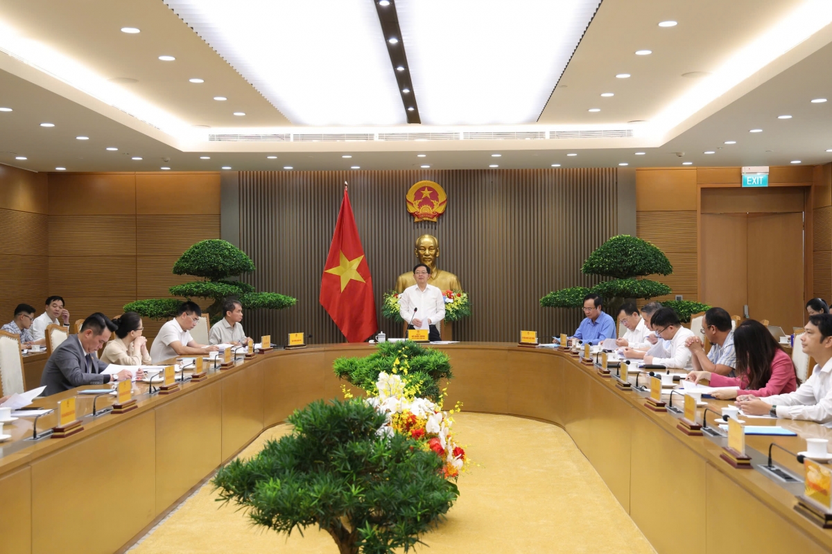 
Phŏ Thủ tướng Hồ Quốc Dũng pơgơ̆r 'măng pơm jang