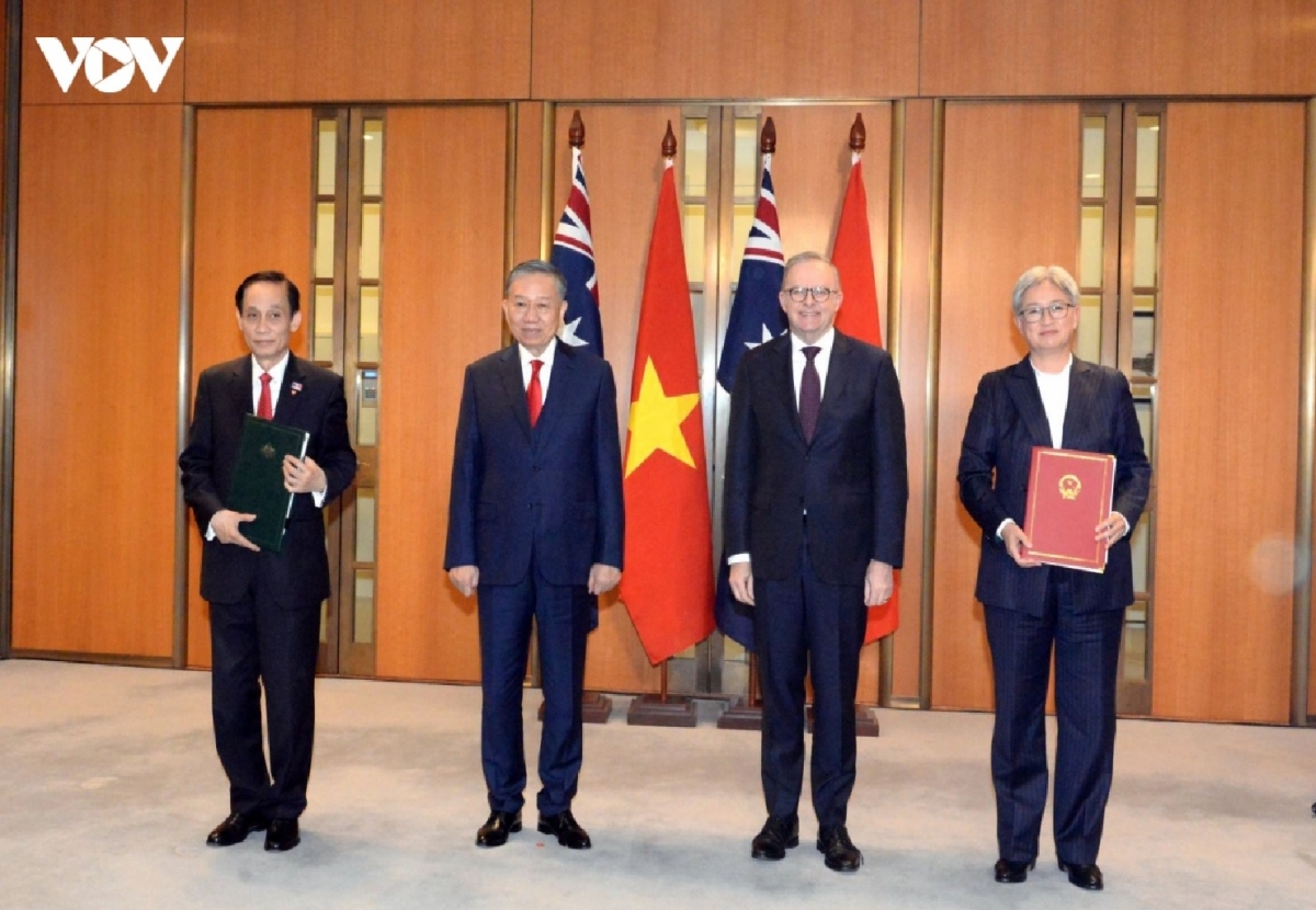 
Tổng Bí thư, Kơdră teh đak Tô Lâm păng Thủ tướng Australia Anthony Albanese dơ̆ng lăng tơdrong pơjao hla ar jang hơdoi đơ̆ng 2 teh đak