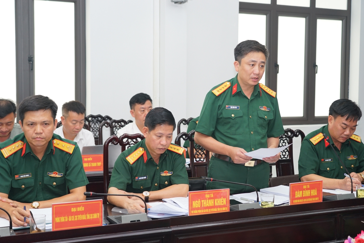 Đại tá Đàm Đình Hòa, Phó Trưởng phòng Thông tấn - Báo chí, Cục Tuyên huấn phát biểu tại Hội nghị
 (Ảnh: Thu Hà)