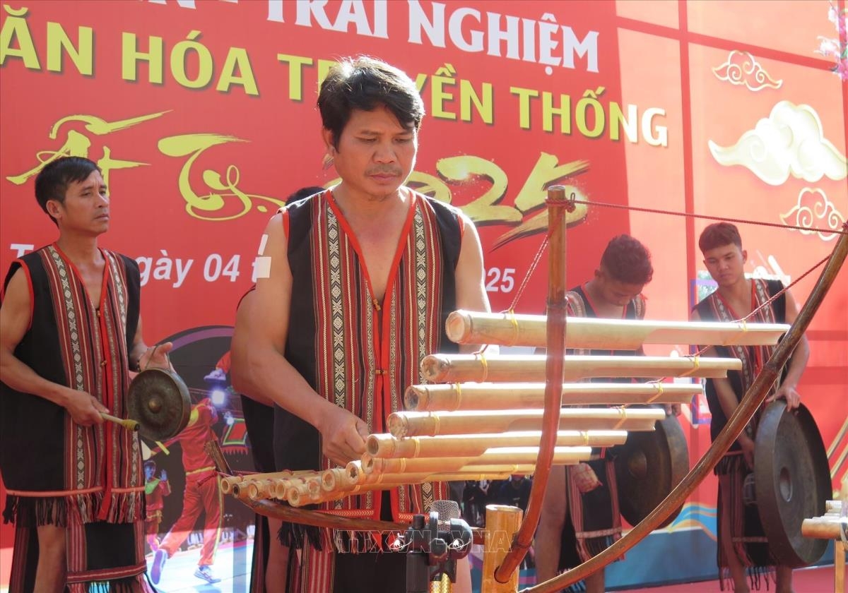 Ayong A Thu atông đing t’rưng - Rup TTXVN