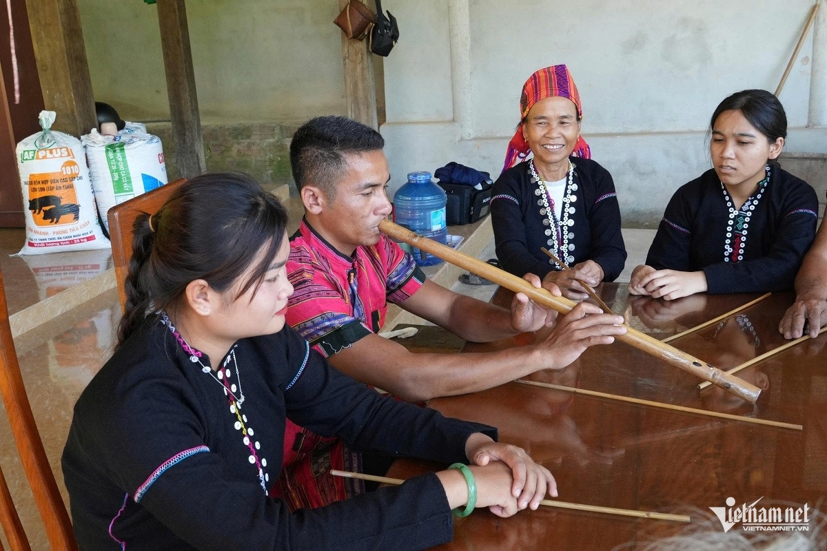 Meng sit, sa-ai Trần Văn Dự daok di palei Khe Cát hu praong tagok haong sap talak di dom urang