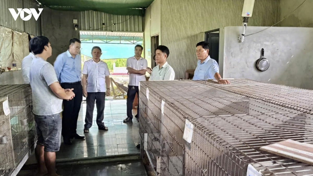 Uảng dang akaok xa Phụng Hiệp pasang iek bruk raong maja menek di xa