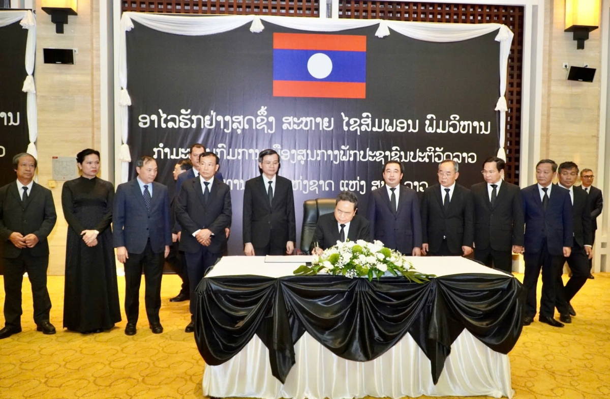 Mpồl kwang bàng ala măt kấp dờng lơgar Việt Nam ies ƀồc ồng Saysomphon Phomvihane, Chủ tịch Quốc hội lơgar Lào