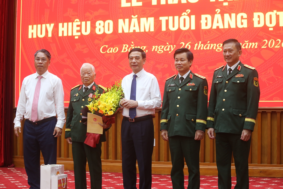 Đại tướng Phan Văn Giang mđup brei Anăn knăl 80 thŭn Đảng kơ đảng viên Nguyễn Khánh Trung