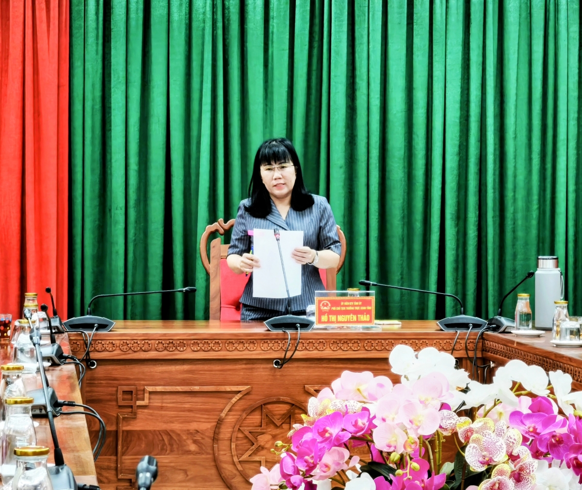 Bà Hồ Thị Nguyên Thảo, Phó Chủ tịch Thường trực UBND tỉnh Đắk Lắk, yêu cầu tháo gỡ từng nội dung vướng mắc, bảo đảm các nhiệm vụ đạt kết quả thực chất (Ảnh: Nam Trang/ VOV Tây Nguyên)