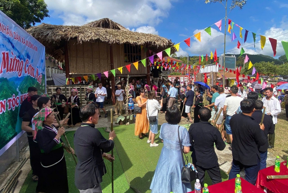 Không gian văn hóa thu hút đông đảo du khách tham gia trải nghiệm, khám phá. Ảnh: Khắc Kiên