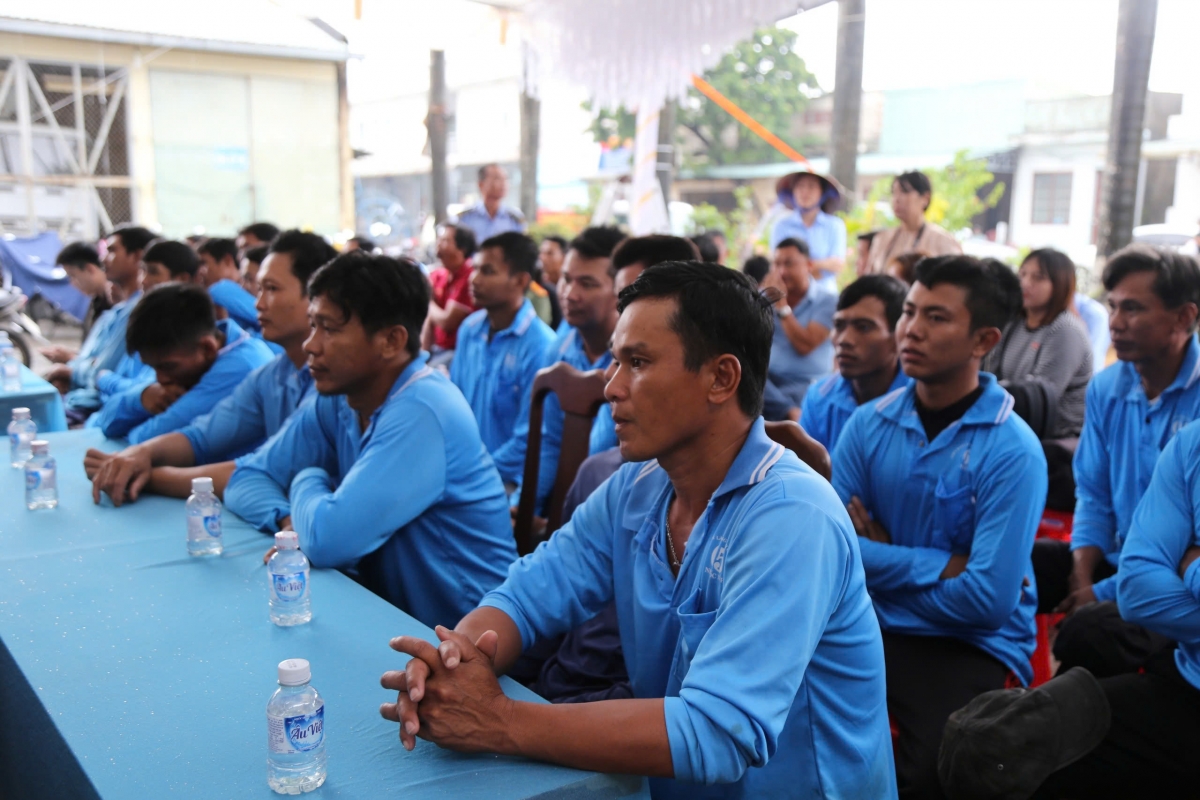 Các ngư dân, người lao động tham gia ngày hội