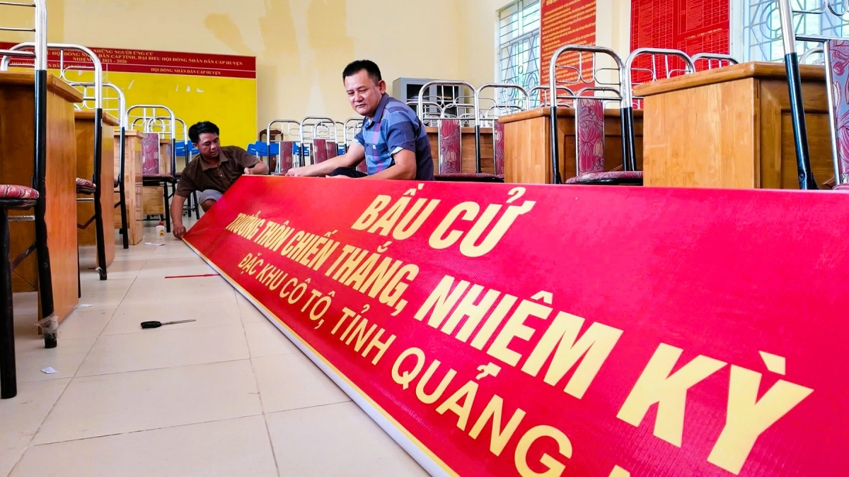 Các thôn khu chuẩn bị công tác khánh tiết sẵn sàng. Ảnh: Trường Giang