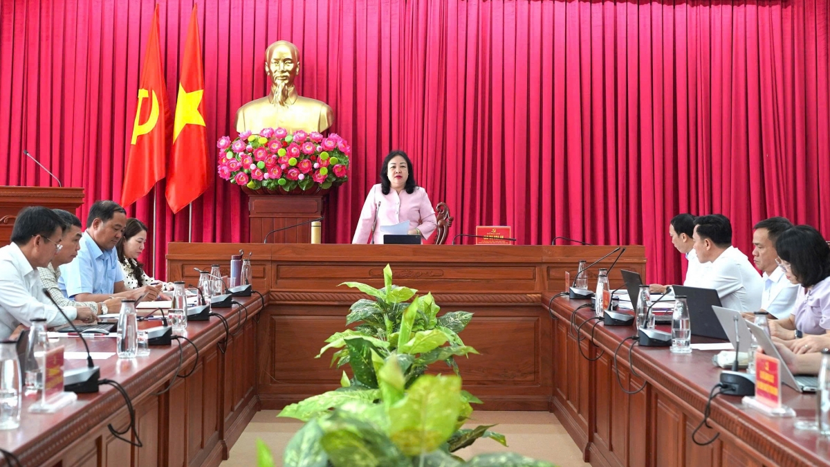 Bà Cao Thị Hòa An yêu cầu quá trình chuyển đổi số trong ngành giáo dục phải "đúng vai, thuộc bài", thực hiện "6 rõ, 1 xuyên suốt", bảo đảm hiệu quả, tránh đầu tư dàn trải, lãng phí. Ảnh: Nam Trang/VOV - Tây Nguyên
