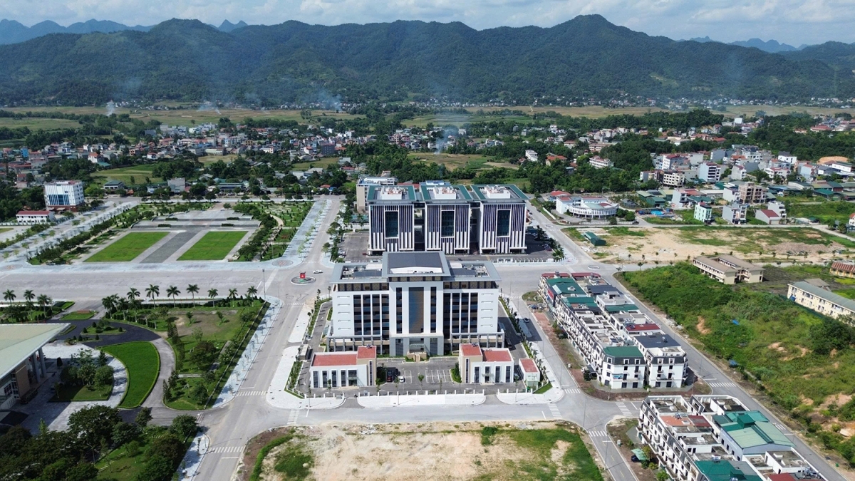 Giữ gìn truyền thống vì thế không chỉ là nhắc lại những trang sử đã qua, mà còn là cách mỗi thế hệ giải quyết những vấn đề của hiện tại: hoàn thiện hạ tầng, phục vụ người dân tốt hơn, tạo sinh kế bền vững và gìn giữ các giá trị lịch sử, văn hóa của quê hương