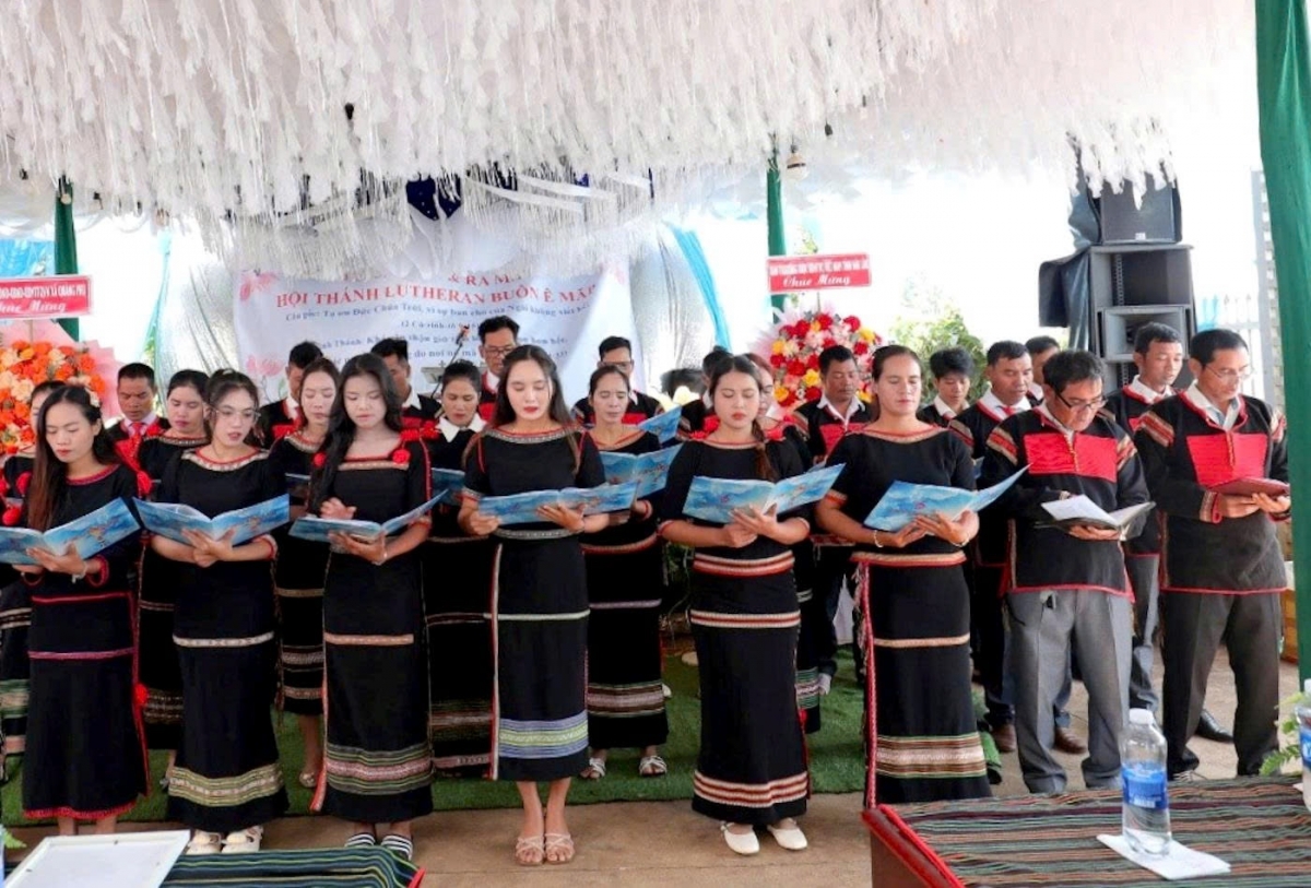 
Khul lui đei drơ̆ng ăn asong tơgŭn ăn kon pơlei chă hơkum hiôk hian