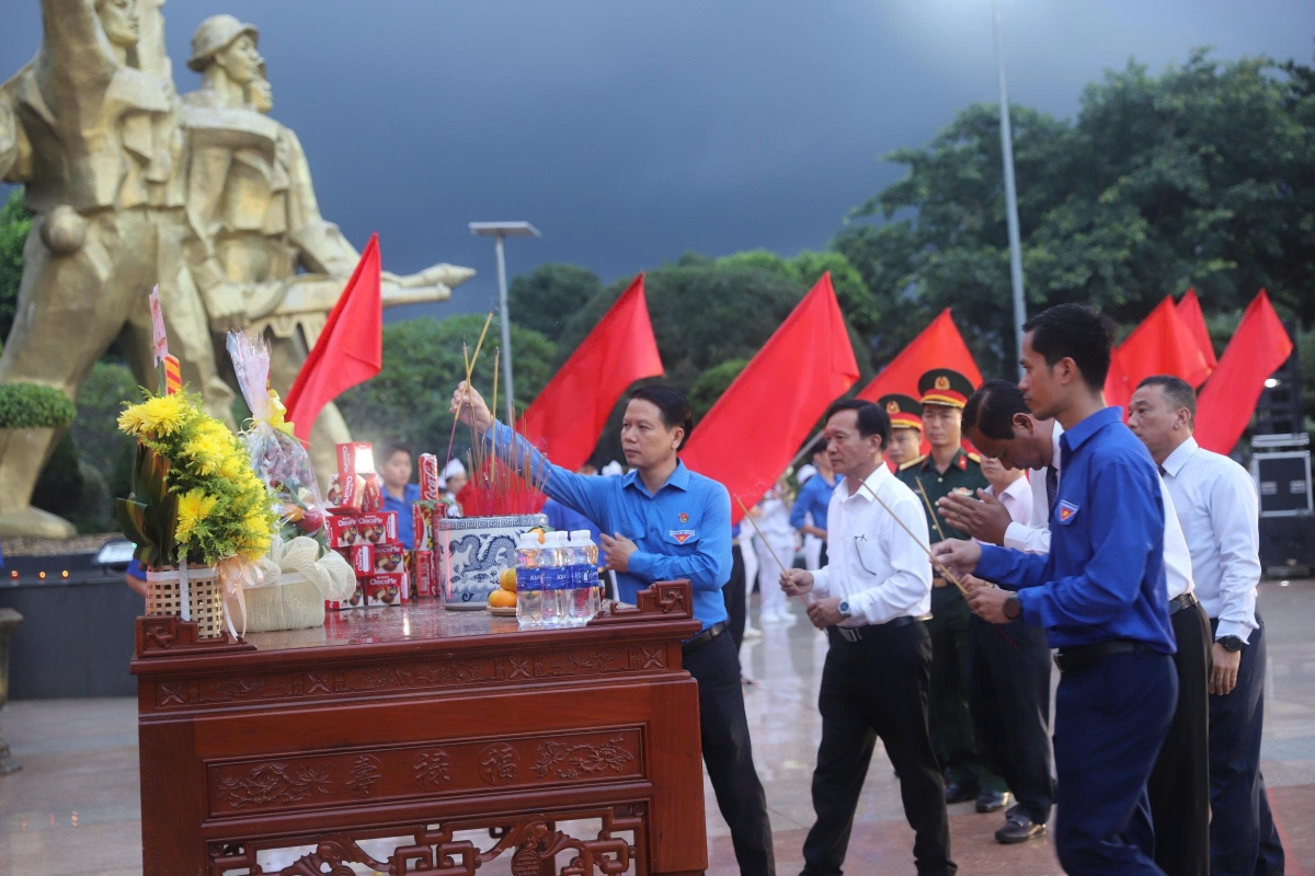 -Phung đoàn viên, êdam êra Dak Lak myơr brui mngưi bi hdơr kơ phung jhŏng ktang djiê êngiă. 