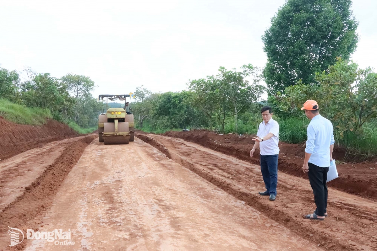 Danak dak jalan tuh menyek di Đắk Ơ