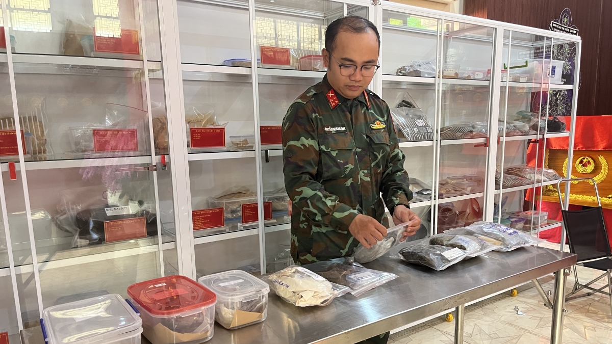 Jòi gŏ phan lời wơl kềng gah ală ƀồc ntìng cau ling chơ̆t màng tàm Suơn bal Lê Thị Riêng