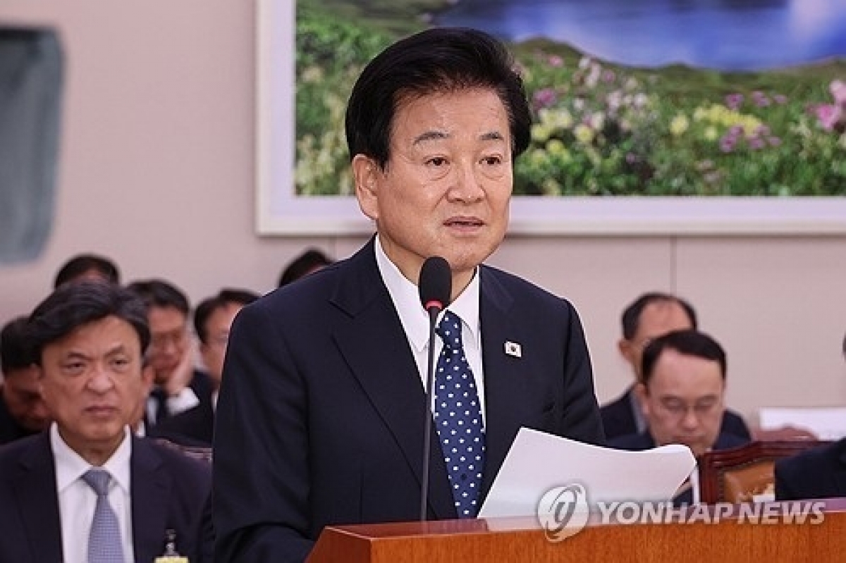 Bộ trưởng Thống nhất Hàn Quốc Chung Dong-young cho biết, nước này sẽ nối lại dự án đường sắt liên Triều vào năm tới (Ảnh: Yonhap News)