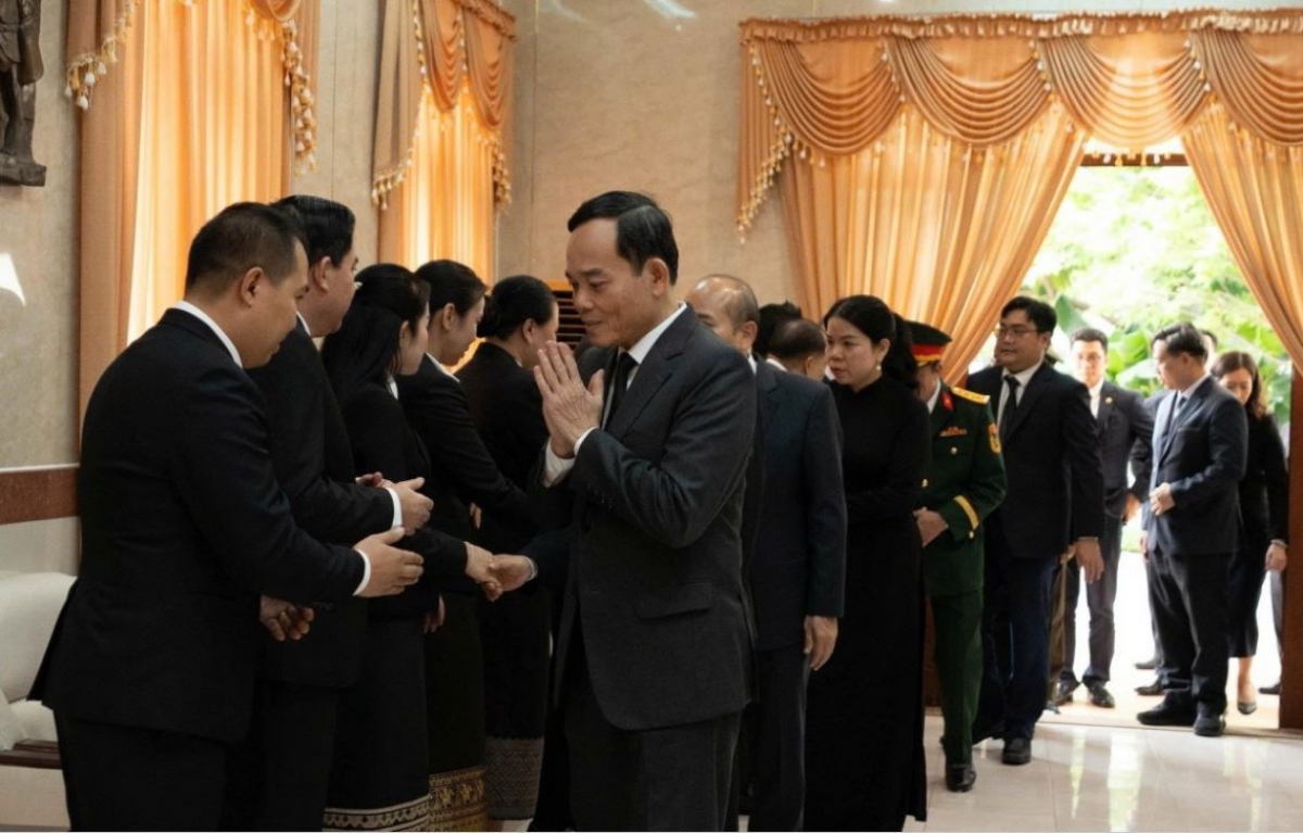 Mpồl kwang bàng ala măt ƀòn dờng Hồ Chí Minh ies ƀồc ồng Xaysomphone Phomvihane, Chủ tịch Quốc hội lơgar Lào
