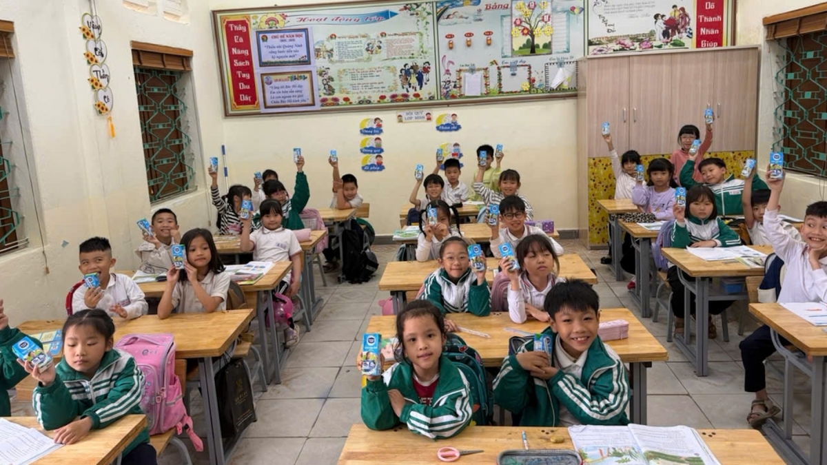 Học sinh Quảng Ninh được hỗ trợ sữa uống miễn phí. Ảnh: Trường Giang/VOV Đông Bắc.