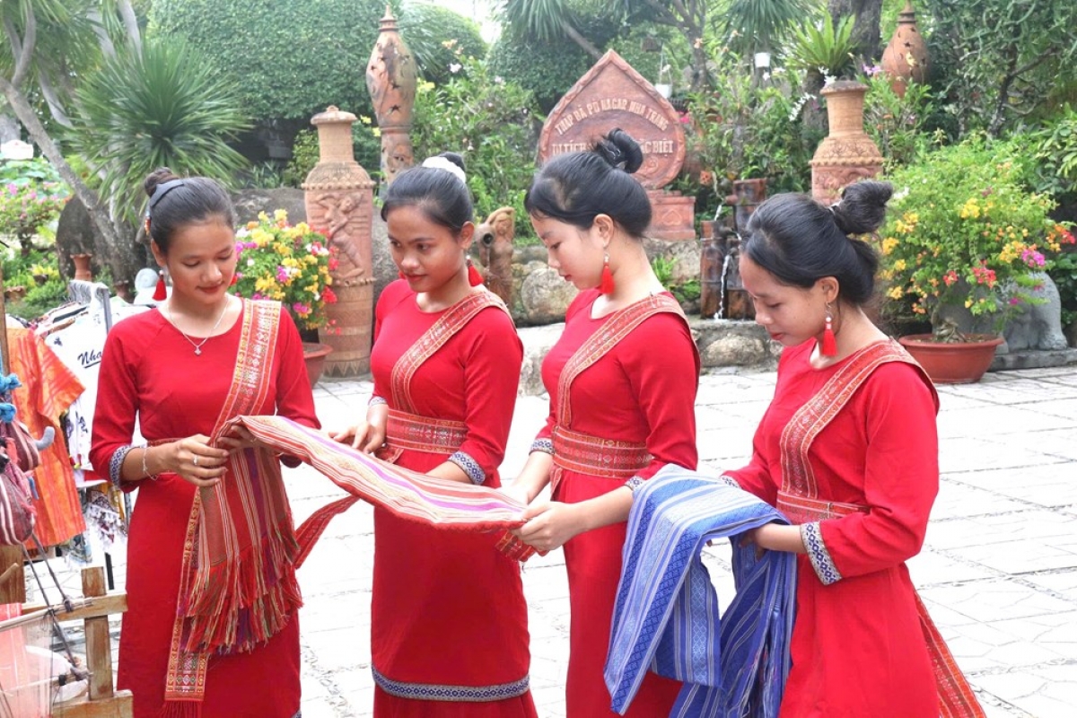 Khan bai jih dalah Cam palei Caklaing