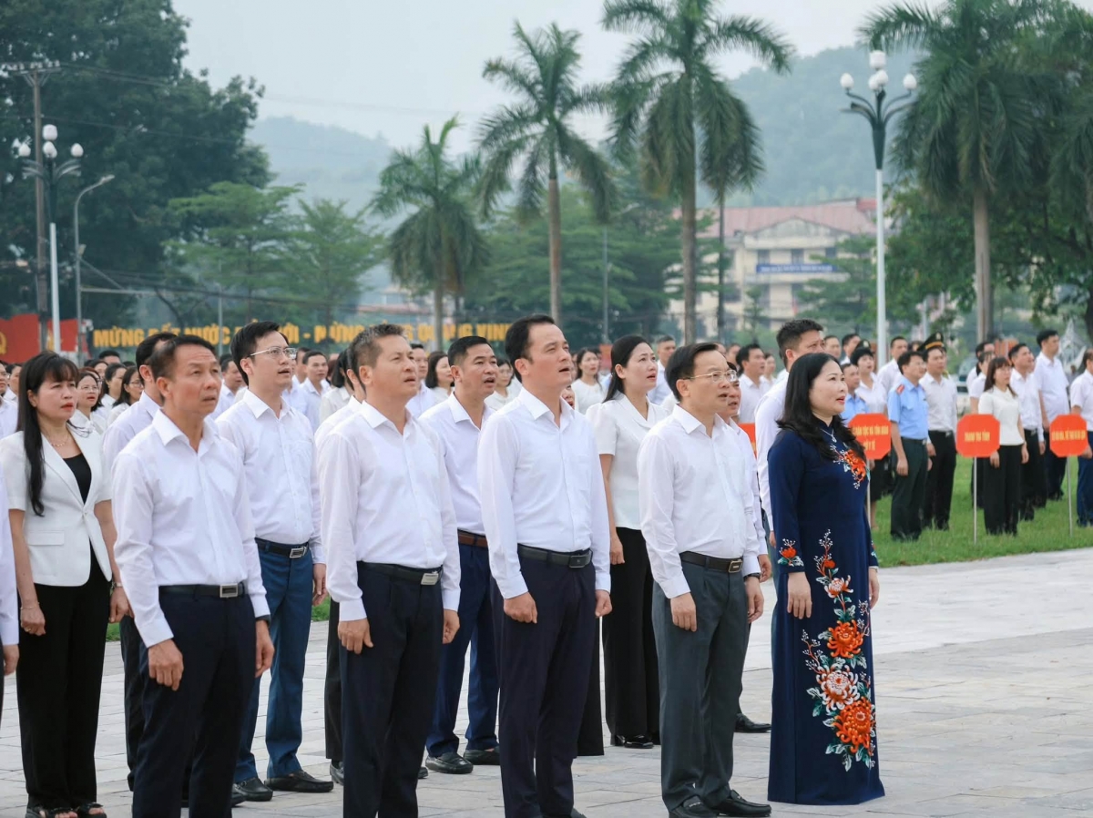 Không khí một lễ chào cờ cấp tỉnh tại Lào Cai (Ảnh Báo Lào Cai)
