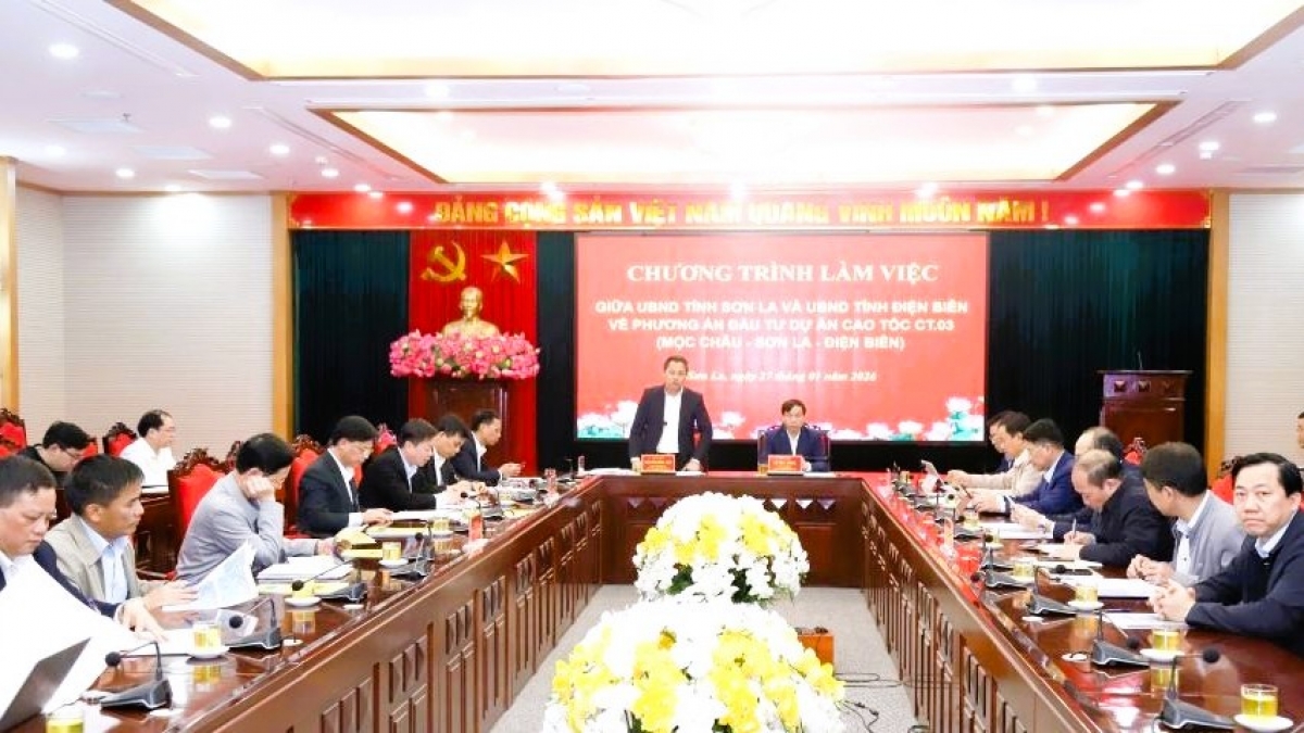 Lãnh đạo 2 tỉnh Sơn La, Điện Biên làm việc thống nhất phương án đầu tư, đấu nối cao tốc Mộc Châu - Sơn La - Điện Biên. Ảnh: Thu Thùy
