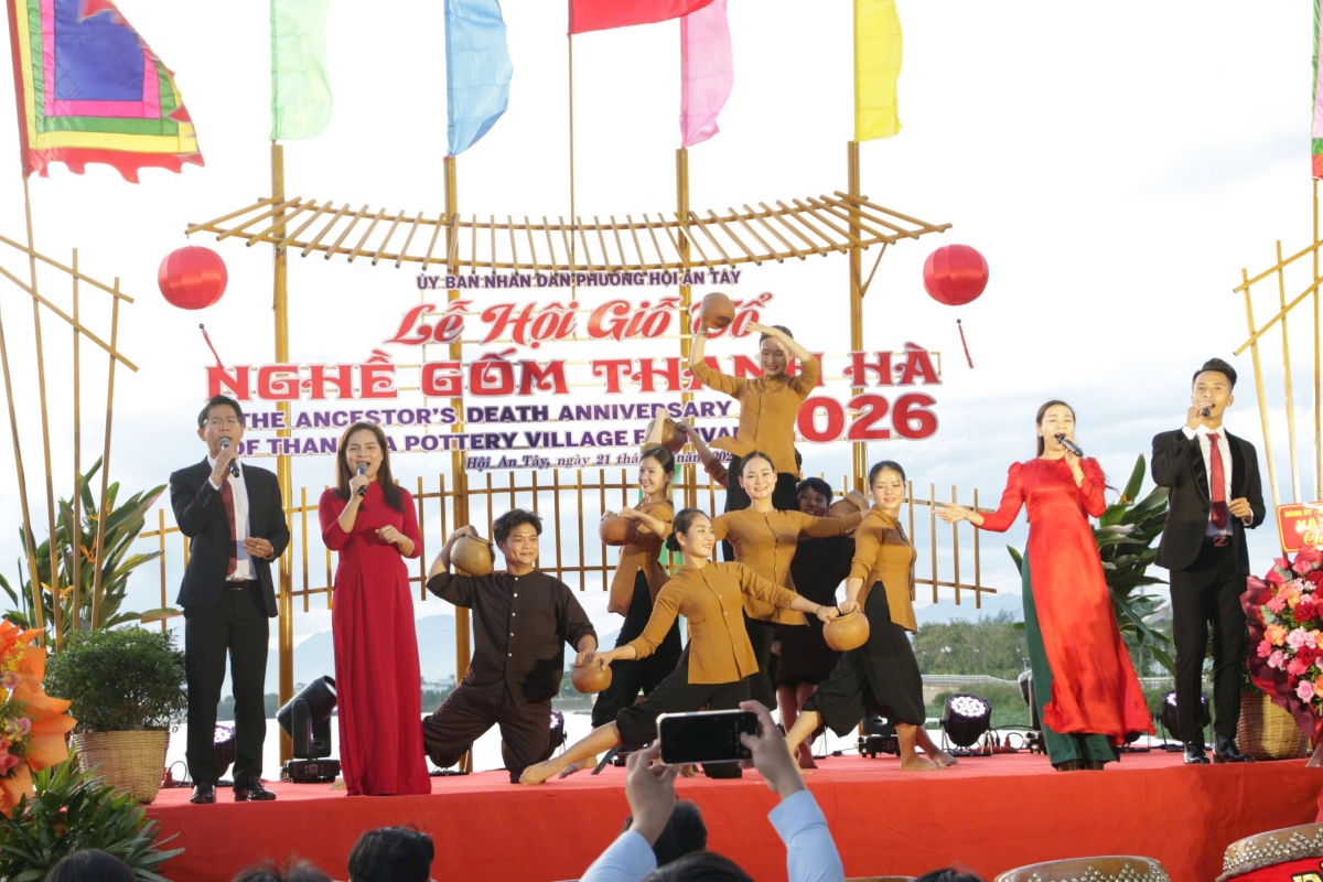 Khai mạc Lễ hội Giỗ tổ nghề gốm Thanh Hà 