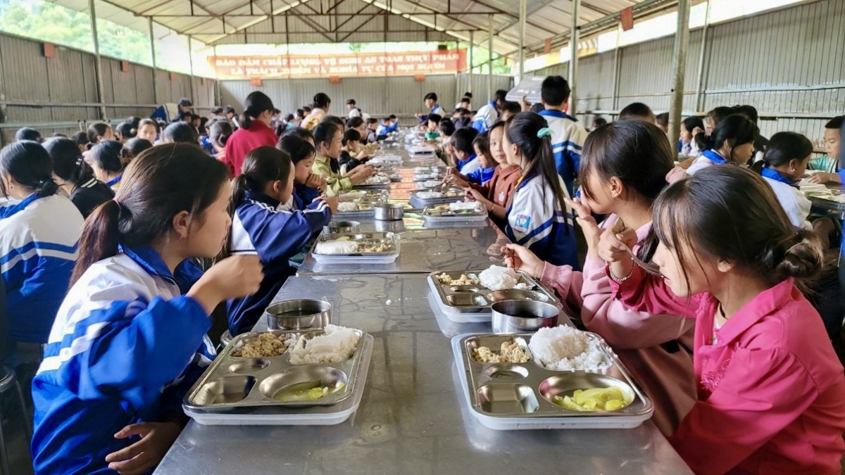 Các trường nội trú, bán trú ở Sơn La sẽ áp dụng hình thức cung cấp suất ăn sẵn cho học sinh. Ảnh: Lê Hạnh/VOV Tây Bắc