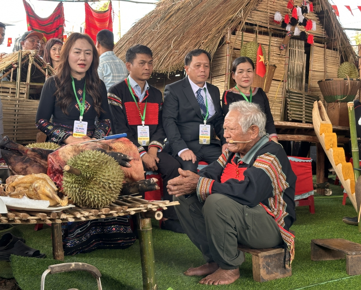 Ngă yang trơi pơđao yâo mơak mơ̆ng djuai ania ÊĐê, čang rơmang bơyan ngă hmua hơmâo, plơi pla trơi pơđao