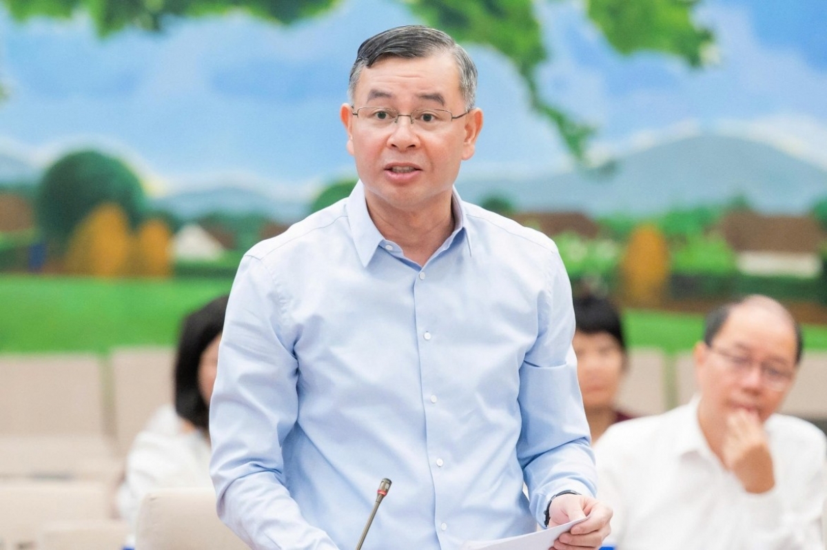 Bộ trưởng Bộ Tài chính Ngô Văn Tuấn trình bày tờ trình của Chính phủ. Ảnh: Quốc hội