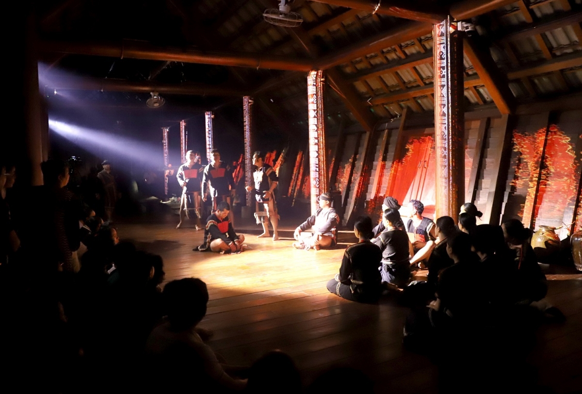 
Đắk Lắk tơƀôh tơbăt “Hnam pơtăm show” tơang lăng tơdrong oei sa joăt joe bơngai Ê Đê.