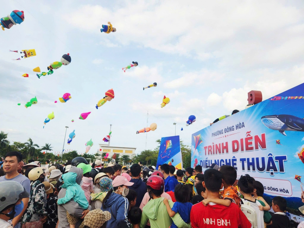 Những cánh diều nghệ thuật nâng ước mơ tuổi thơ Đắk Lắk (Ảnh: Lê Biết)