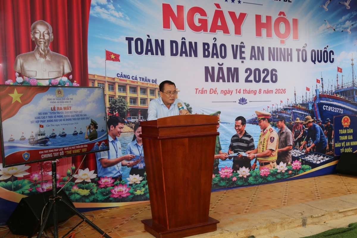 Ông Phạm Văn Hứa - Giám đốc Ban Quản lý Cảng cá Trần Đề phát biểu tại ngày hội