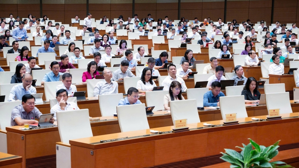 Các đại biểu tại hội trường Quốc hội ngày 21/8. (Ảnh: Quốc hội)