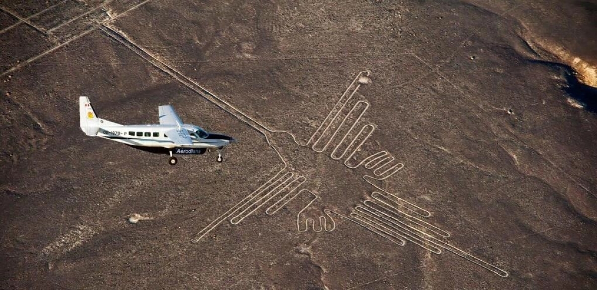 Tour bay ngắm di sản Nazca Lines. Ảnh: Tourist Secrets